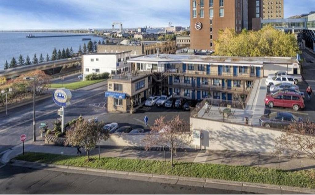 דולות Voyageur Lakewalk Inn מראה חיצוני תמונה